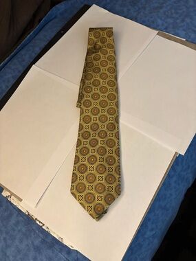 Classic Men's Gold Medallion Pattern Tie -By Bruno Piattelli